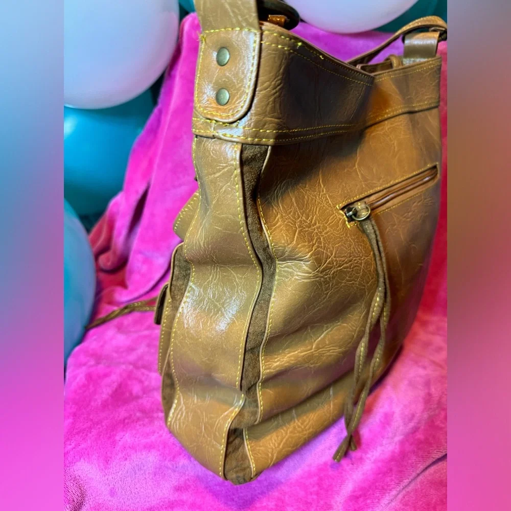 Candie’s Vintage Distressed shoulder Bag W Brass Hardware & Multiple Pockets - Picture 10 of 11